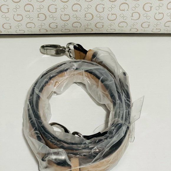 Guess Satchel Bag - Picture 10 of 10